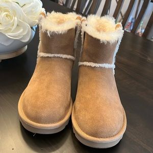 Ugg girls boots